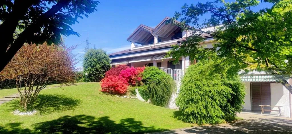 Extérieur - Luxury Villa with Pool in Castronno