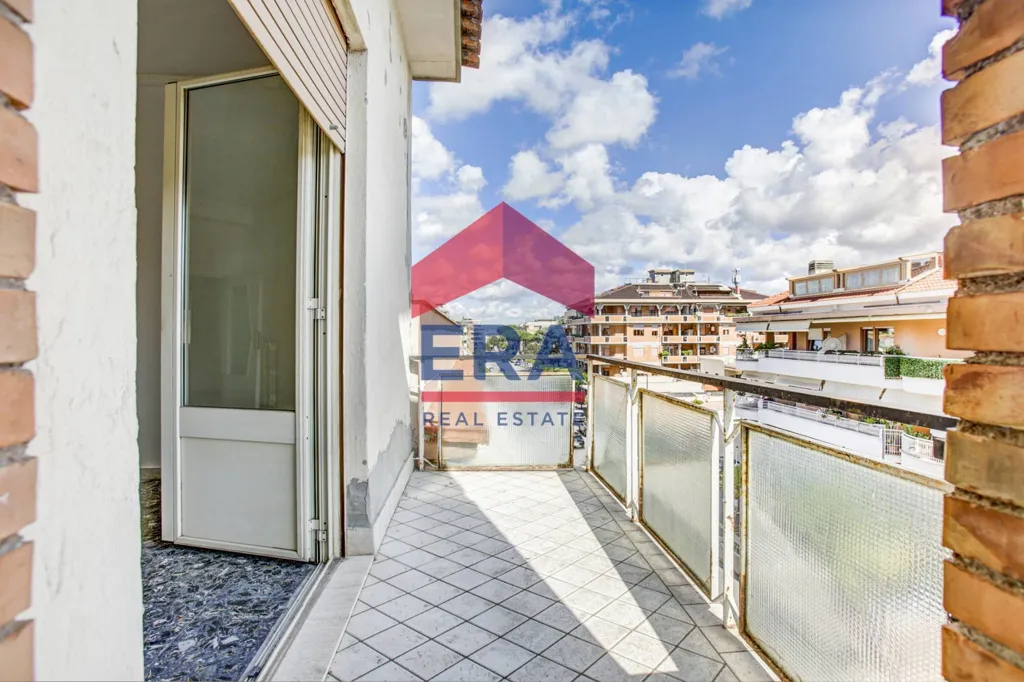 Balcon - Apartment to Renovate in Central Pomezia