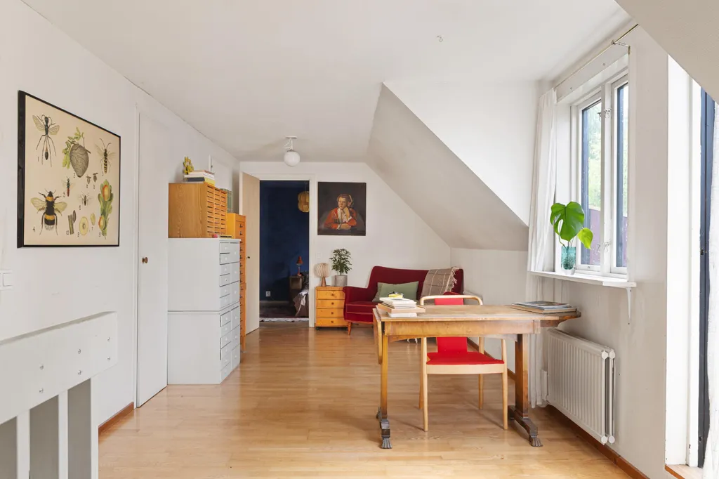 Bureau - Villa with Train Access in Västerhaninge
