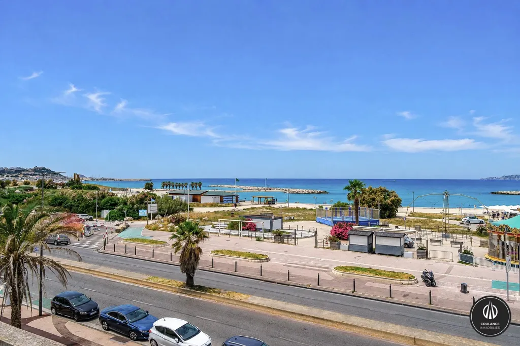 Seafront Apartment with Balcony in Marseille 8th