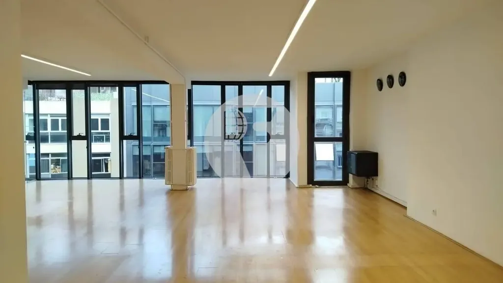 Living Room - Office with Diagonal View in Gràcia