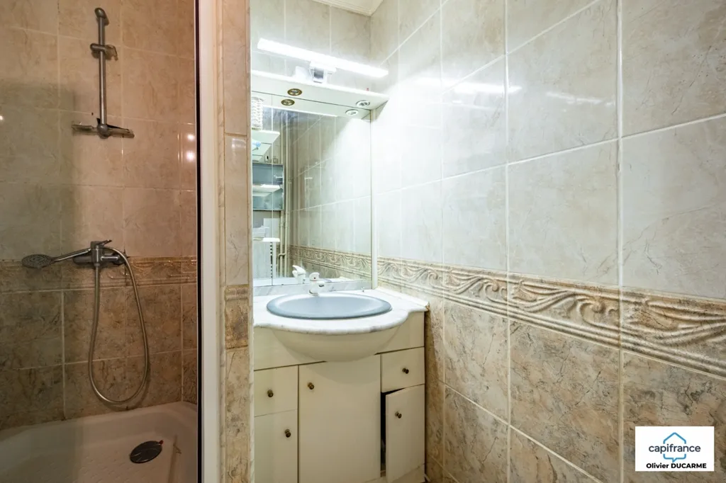Bagni - Traversing 4-Piece Apartment in Dijon