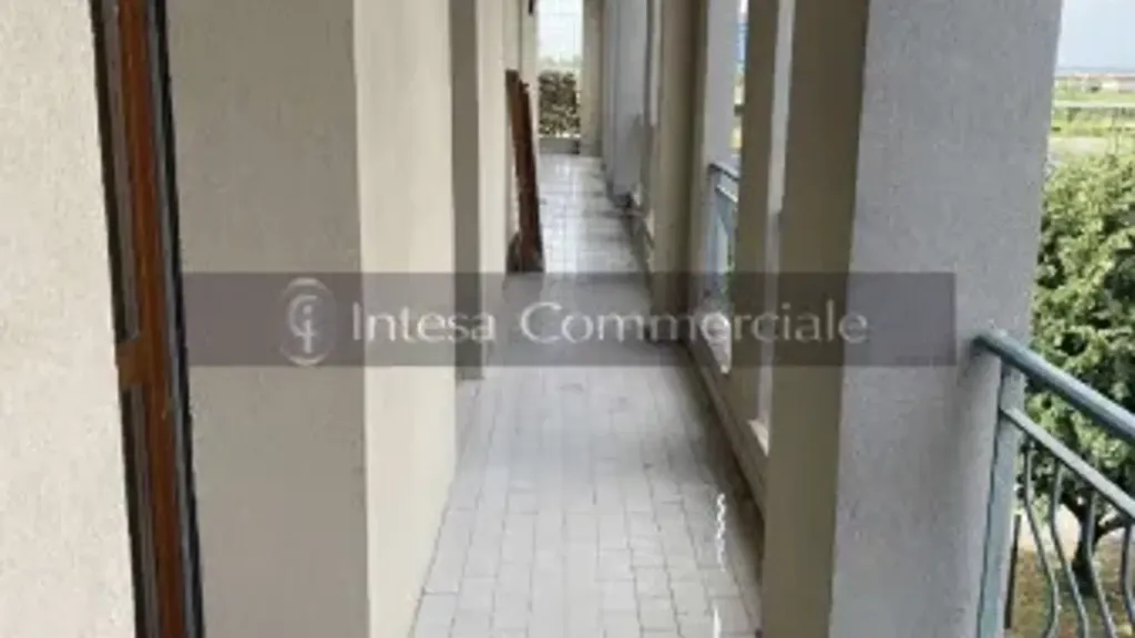 Rõdu - Bright Bilocale with Balcony in Brescia