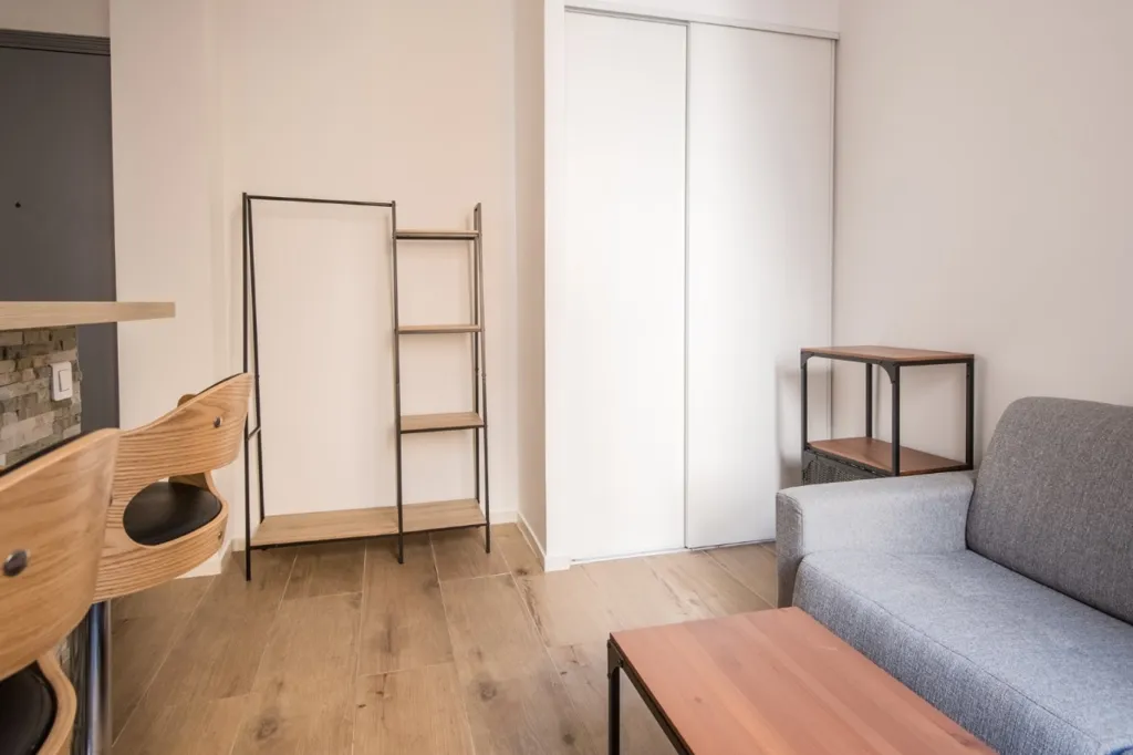 Séjour - Studio Rénové au Cœur du Port à Nice
