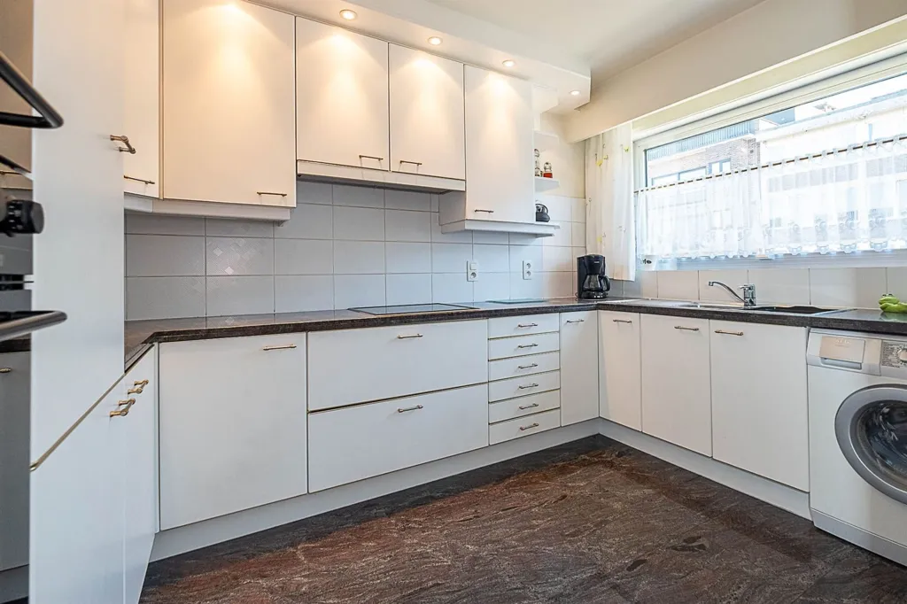 Kitchen - 2-Bedroom Apartment with Terrace in Antwerp