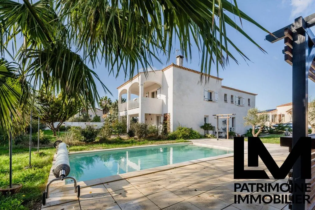 Pool - Luxury Villa with Pool in Agde