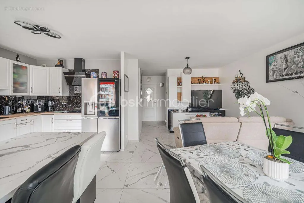 Cuisine - Appartement Rénové avec Balcon et Vue Dégagée en Centre-Ville