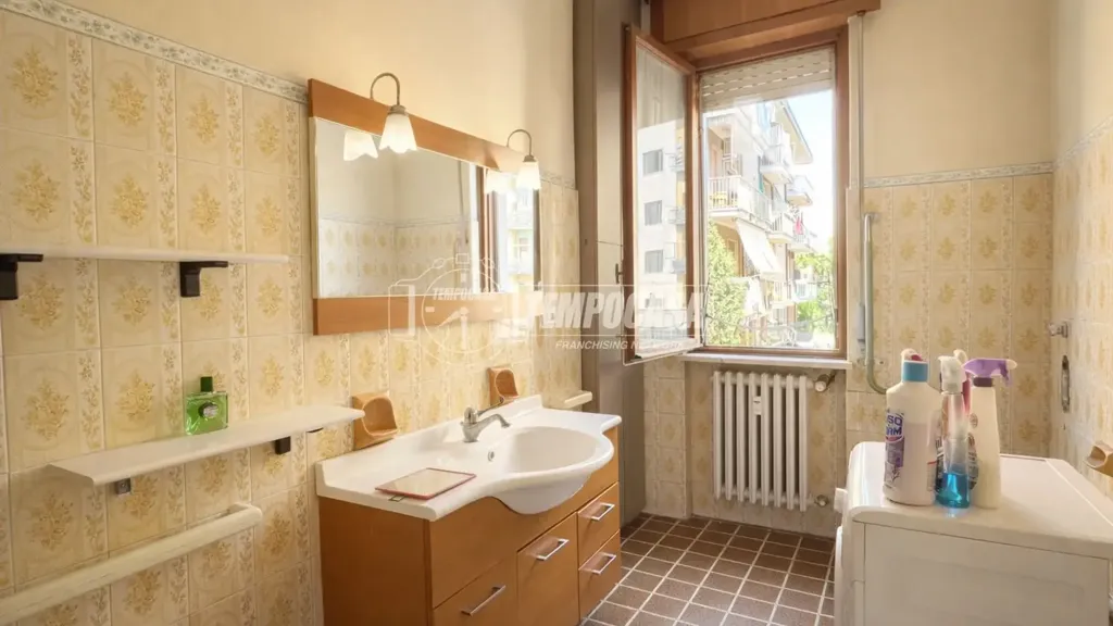 Vannitoad - Triplex in Centre with Balcony in Sedriano