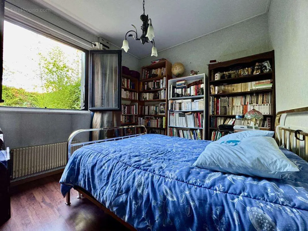 Magamistoad - 5-Piece House with Garden in Chassieu Centre