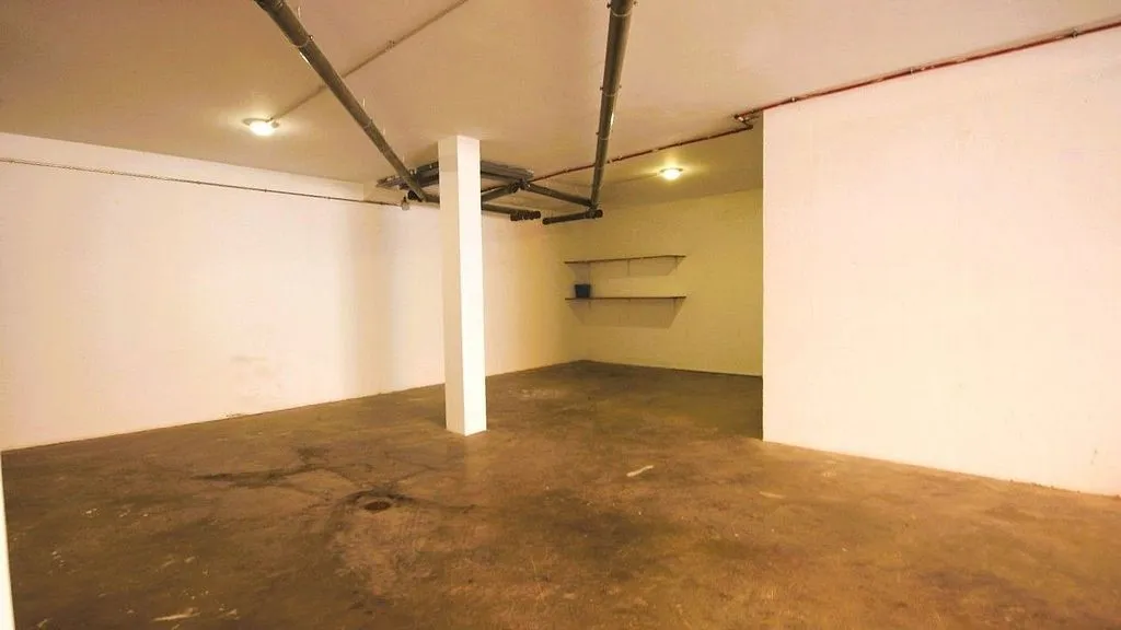 Garaaž - Renovated Villa with Pool on Avenida San Francisco