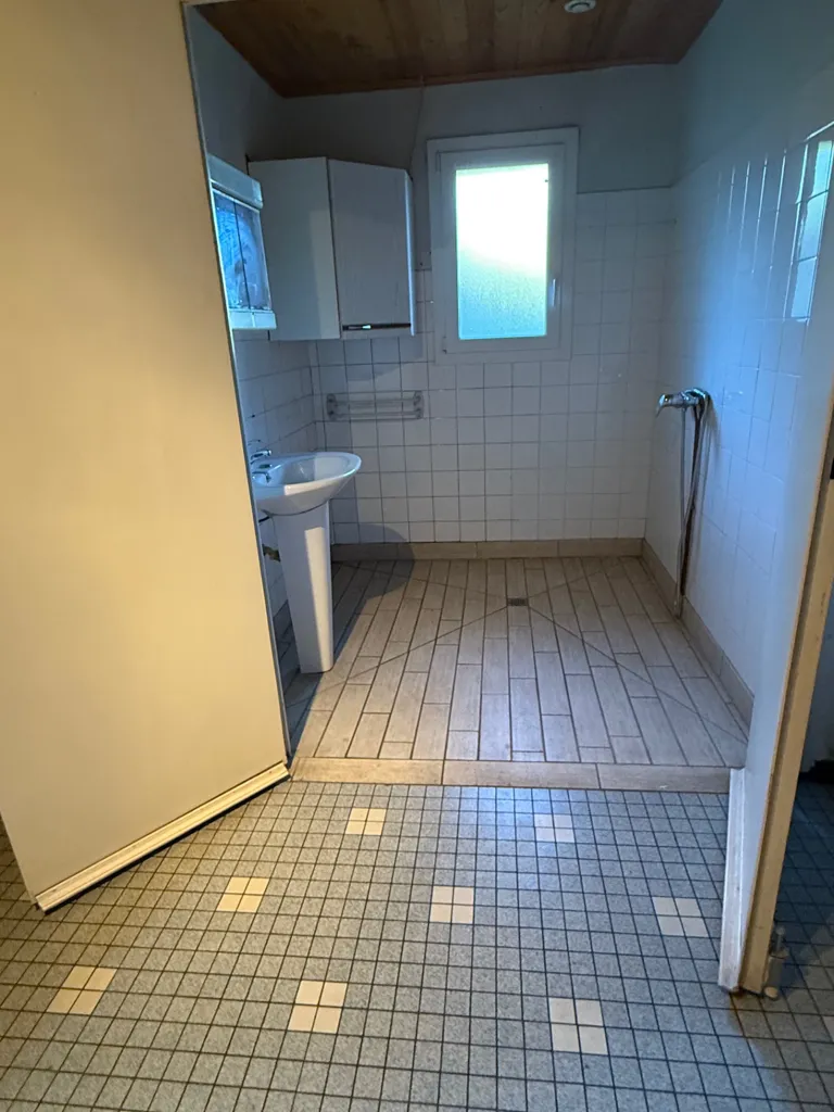 Salles de bain - Maison en Pierre avec Grand Terrain à Gavaudun