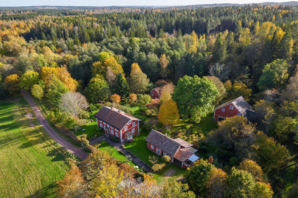 Vue aérienne - Generations Home with Multiple Buildings in Ödeshög