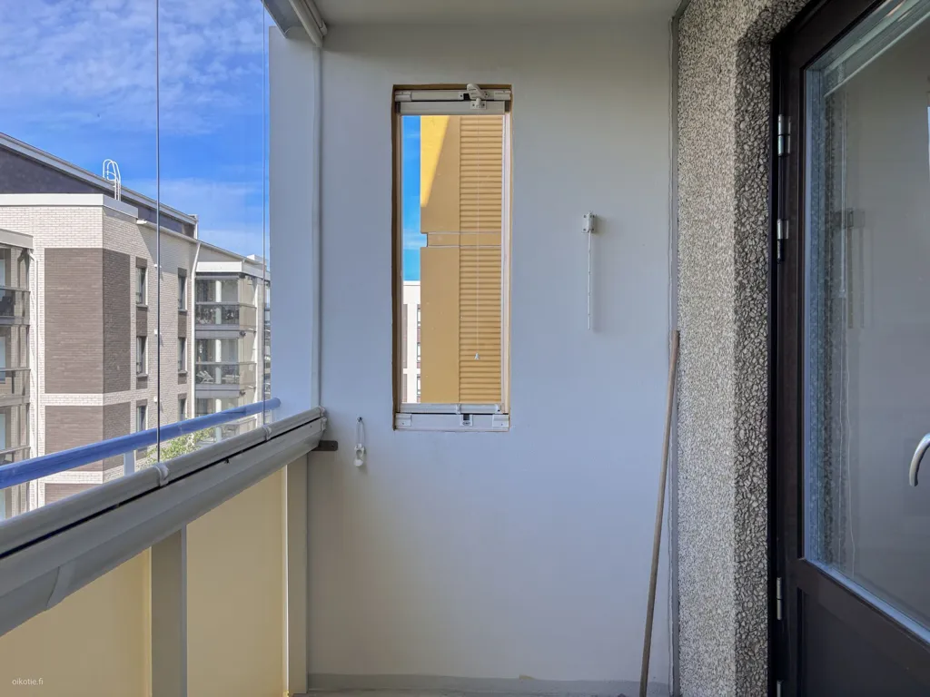 Balcon - Bright Studio with Balcony in Oulu's Tuira