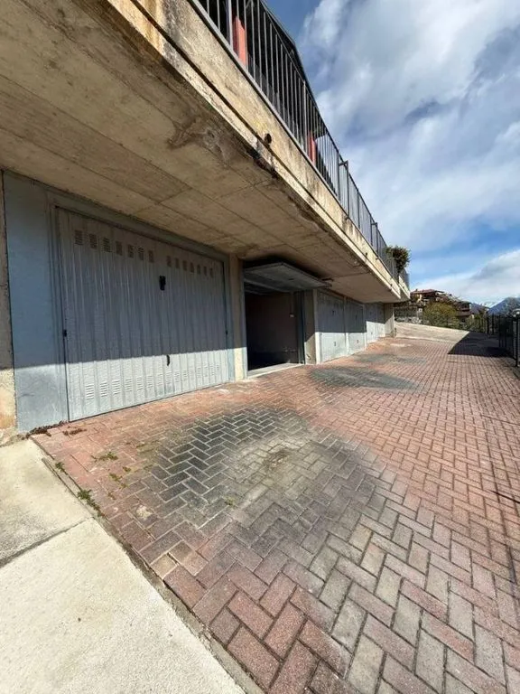 Garaaž - Luxury Apartment with Lake View in Musso
