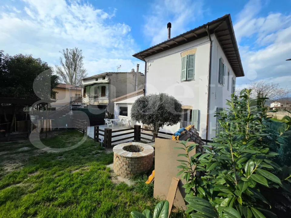 Aed - Rustic Villa with Private Garden in Bastia Umbra