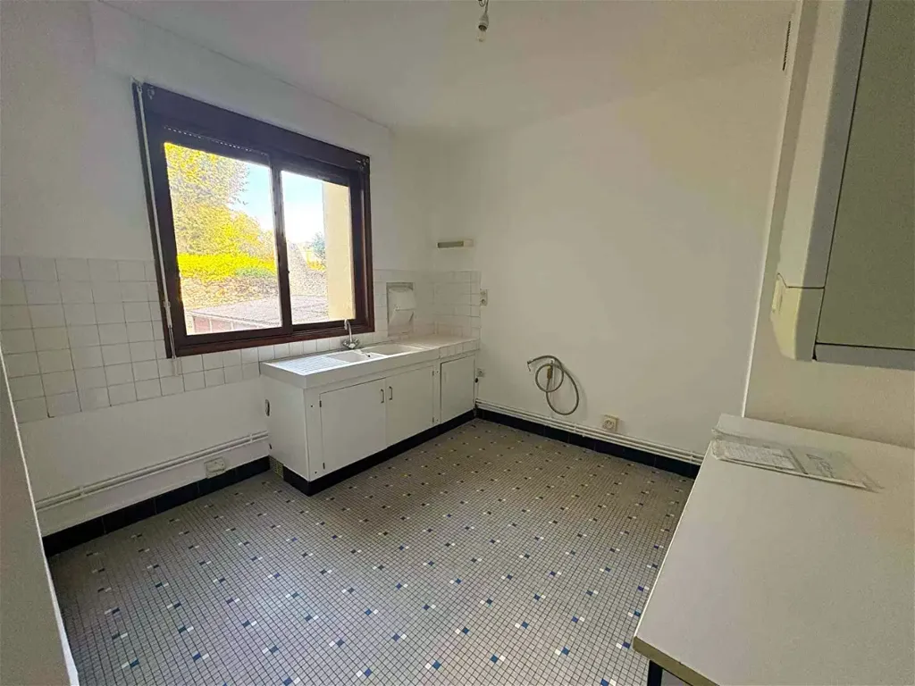 Köök - 3-Bed Apartment with Parking in Montargis