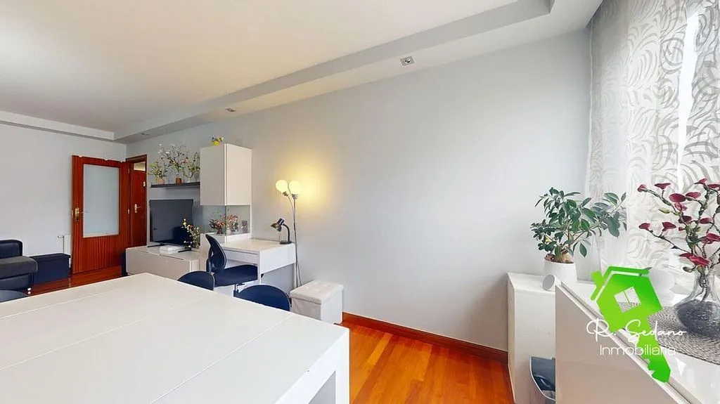 Kabinet - Apartment with Garden and Garage in San Vicente