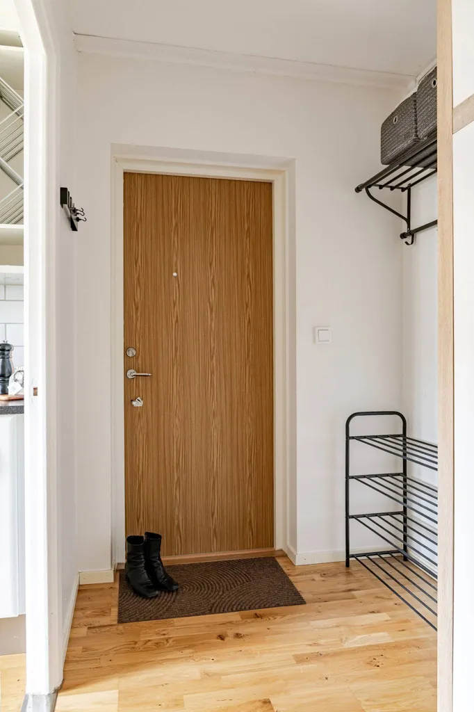 Entrée - Renovated Two-Bedroom with Glazed Balcony in Simrishamn