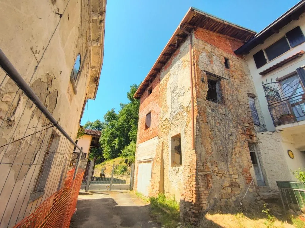 Exterior - Rustic Property with Private Garden in Montegioco