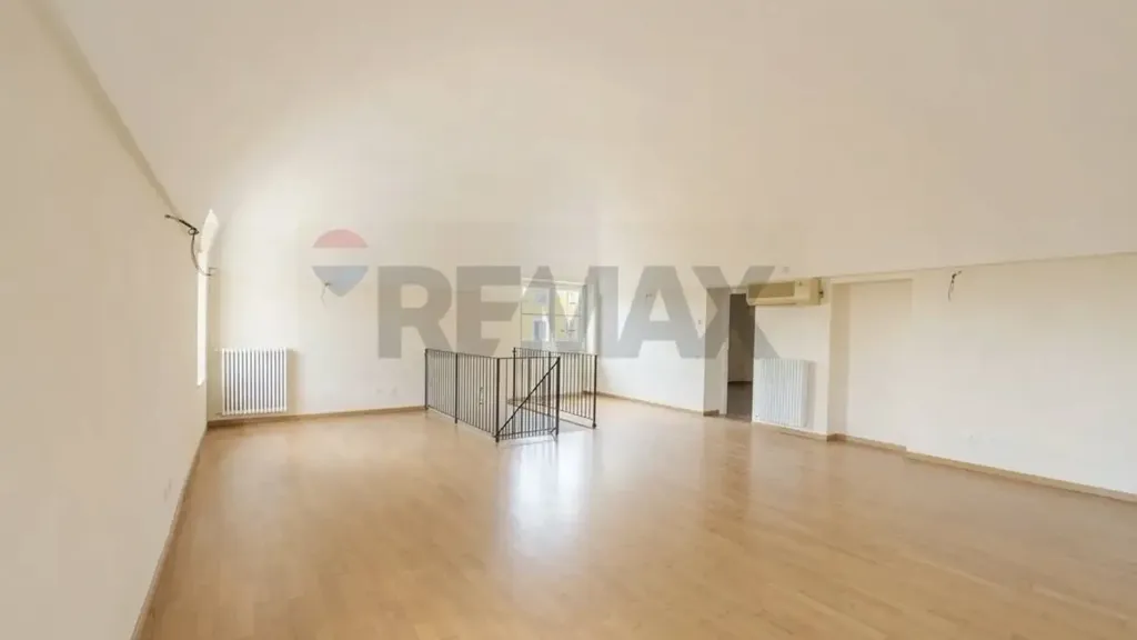 Elutuba - Rustic Duplex with Box in Novellara