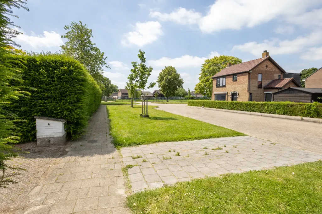 Välivaade - Spacious Detached House with River View in Westdorpe