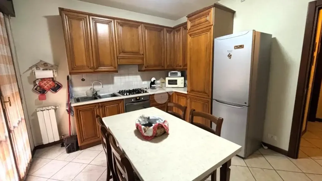 Cuisine - Quadrilocale with Balcony in Mantova