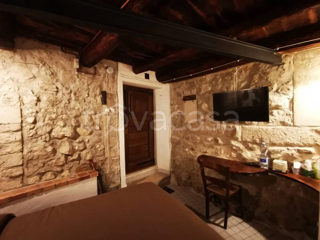 Chambres - Two-Unit House with Balcony in Sermoneta