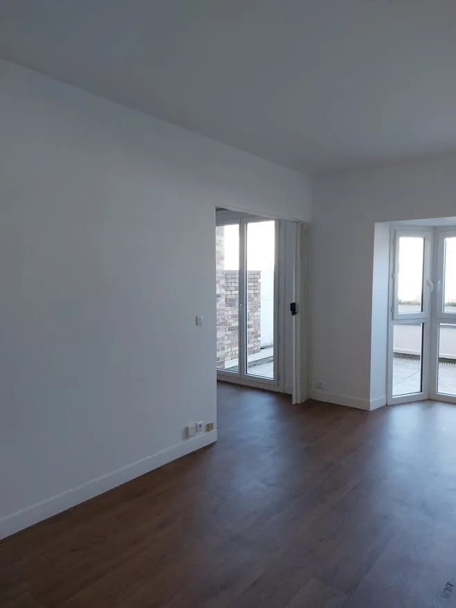 Elutuba - Charming 2-Bed Flat with South-Facing Terrace