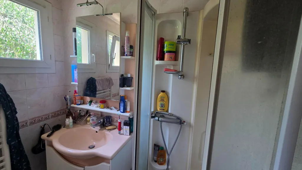 Bathrooms - 5-Piece House with Garden near Bégard Centre