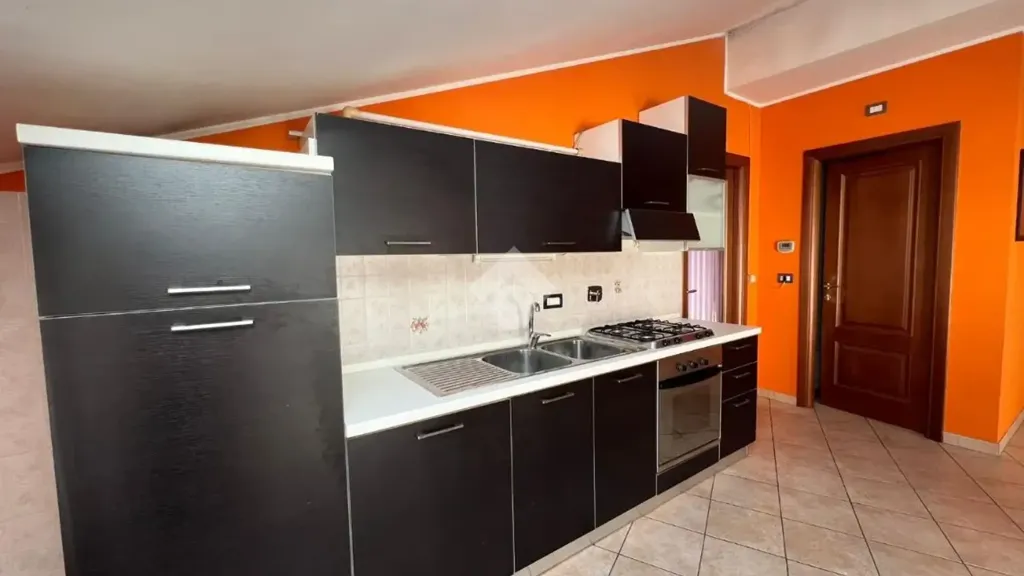 Cuisine - 3-Bedroom Apartment with Garage in Revello