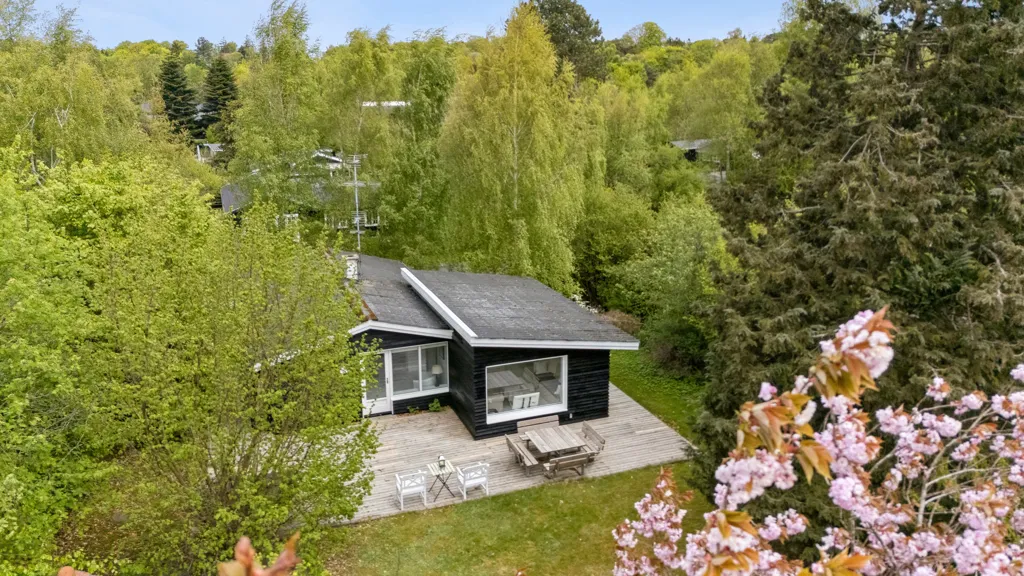 Õhuvaade - Classical Summerhouse with Panoramic View in Hornbæk
