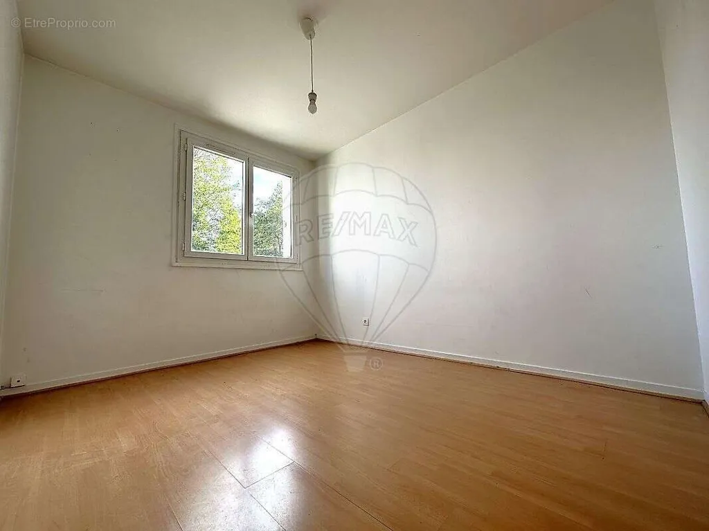 Stanze - 2-Bedroom Flat with Balcony in Senlis