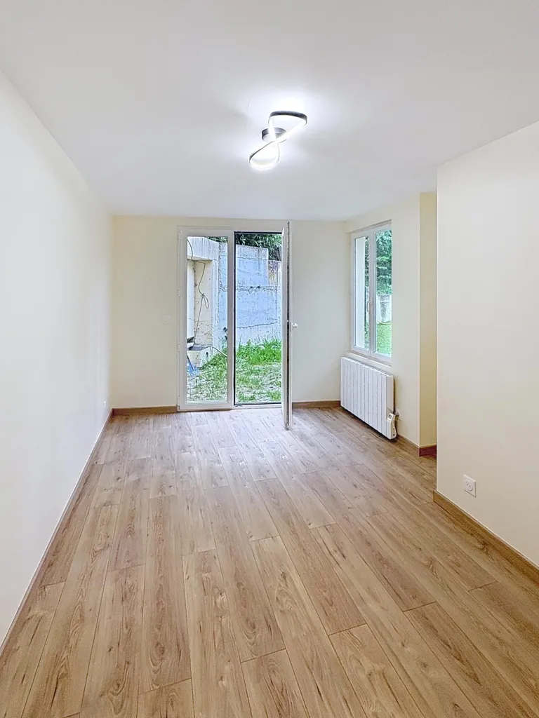 Elutuba - Modern Studio with Private Garden in Yvelines