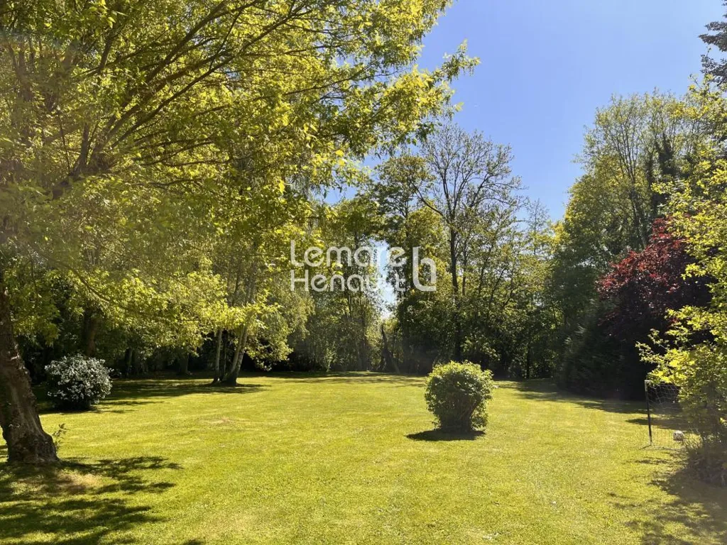 Aed - Contemporary House with Riverfront in 3500 m² Park