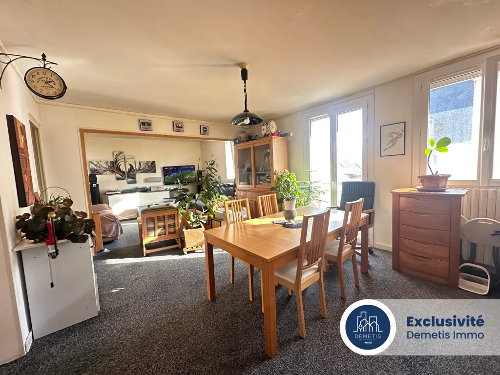 Sala da pranzo - 4-Bedroom Apartment with Balcony in Le Mans