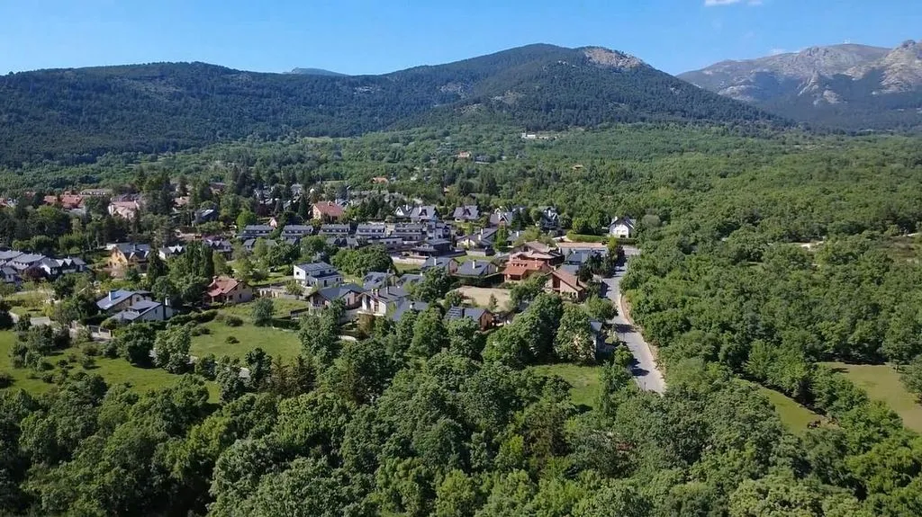 Õhuvaade - Chalet with Pool and Terrace in Navacerrada