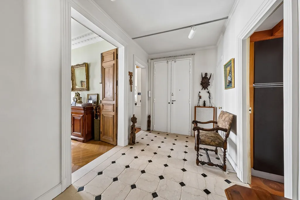 hallway_entrance