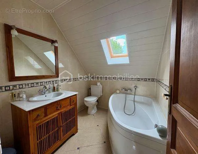 Salles de bain - Maison avec Pavillon Secondaire à Rosoy