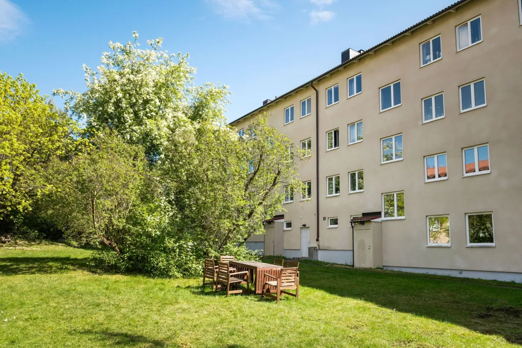 Jardin - Bright Two-Bedroom Flat with South-Facing Balcony
