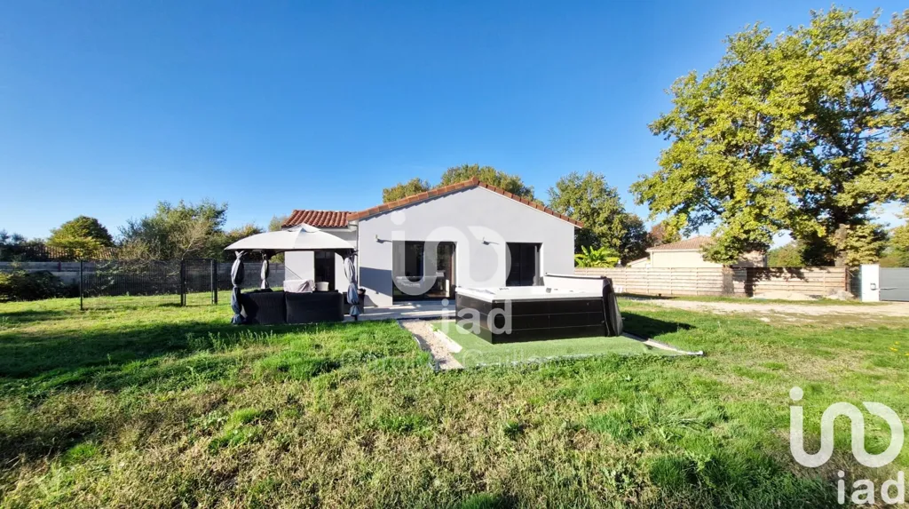 Jardin - Maison contemporaine avec terrasse à Saint-Étienne-de-Tulmont