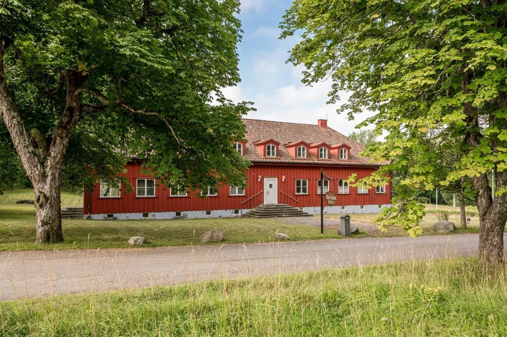 Välivaade - Multi-Use Property with Historic Charm in Borgvik