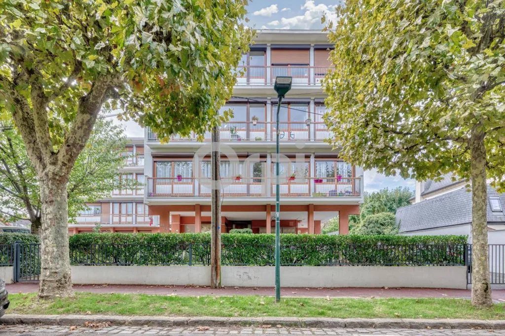 Välivaade - Studio with Potential in Pavillons-sous-Bois