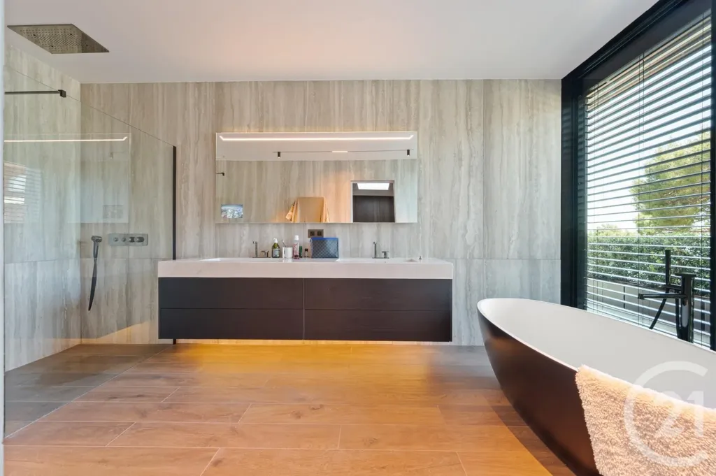 Salles de bain - Villa Contemporaine avec Vue Mer à Èze