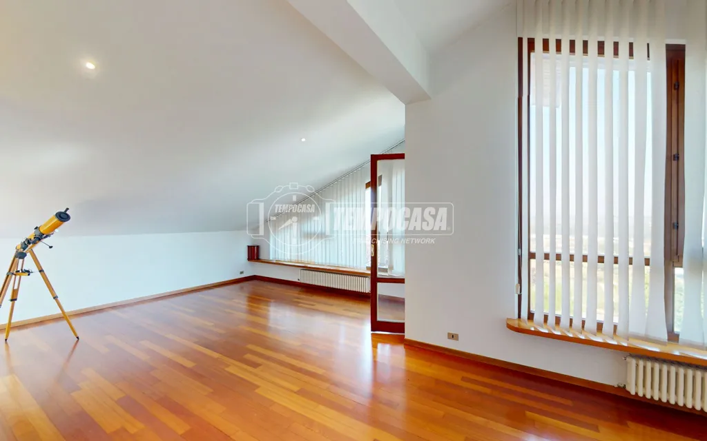 Pièces - Elegant Villa with Two Units in Camerata Picena