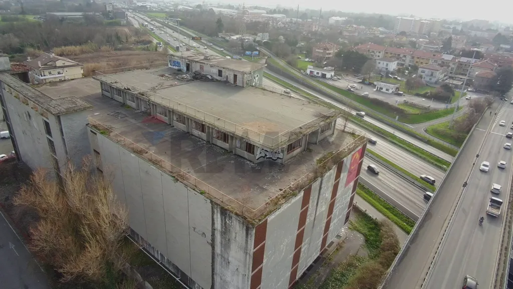 Õhuvaade - Commercial Building with High Visibility on SS36, Desio