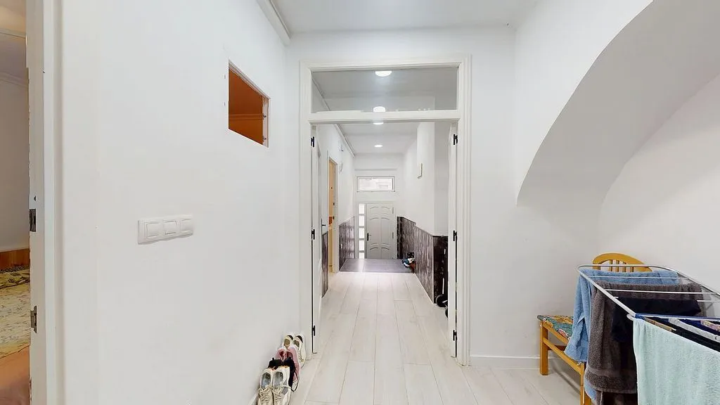 hallway_entrance