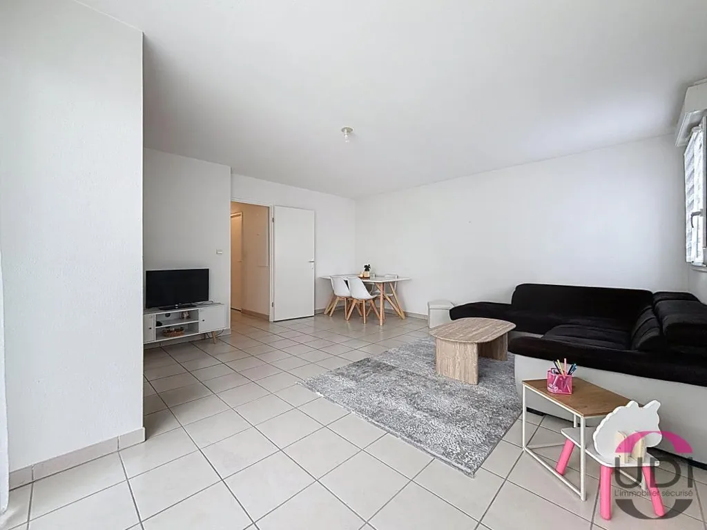 Séjour - Appartement 3 Pièces avec Terrasse à Montluçon