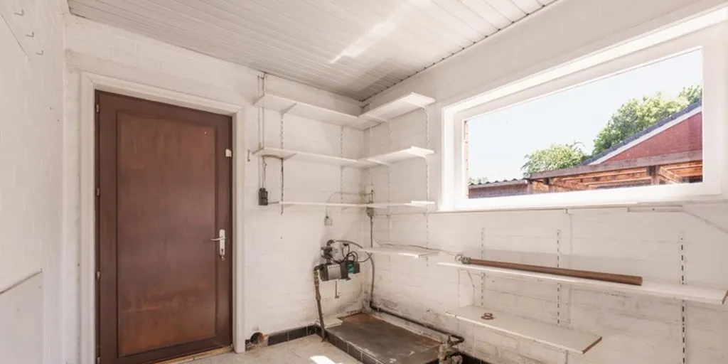 Salles de bain - Bungalow à rénover avec jardin à Wakken
