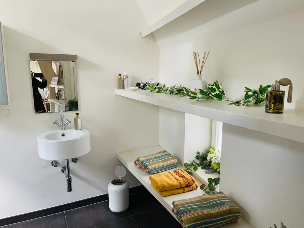 Vannitoad - Renovated Corner House with Unique View in Bruges
