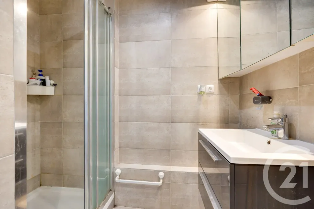 Bagni - 3-Bed Apartment with Balcony in Montreuil